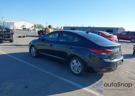 2020 Hyundai Elantra Value Edition z USA, uszkodzony, nr VIN 5NPD84LFXLH584738